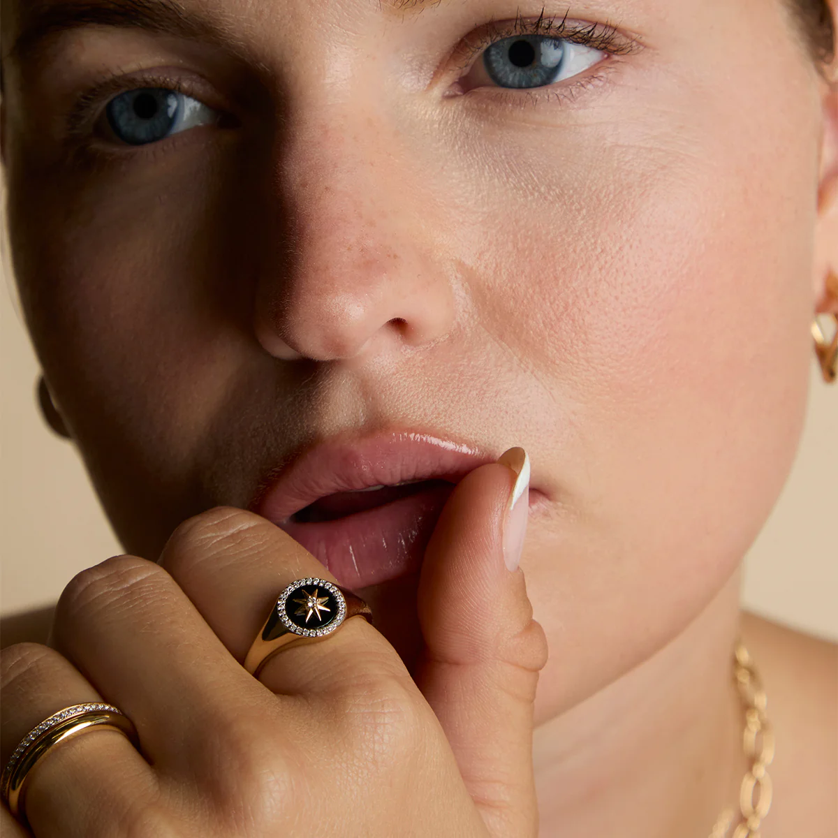 Black Star Signet Ring in Gold - Image 4