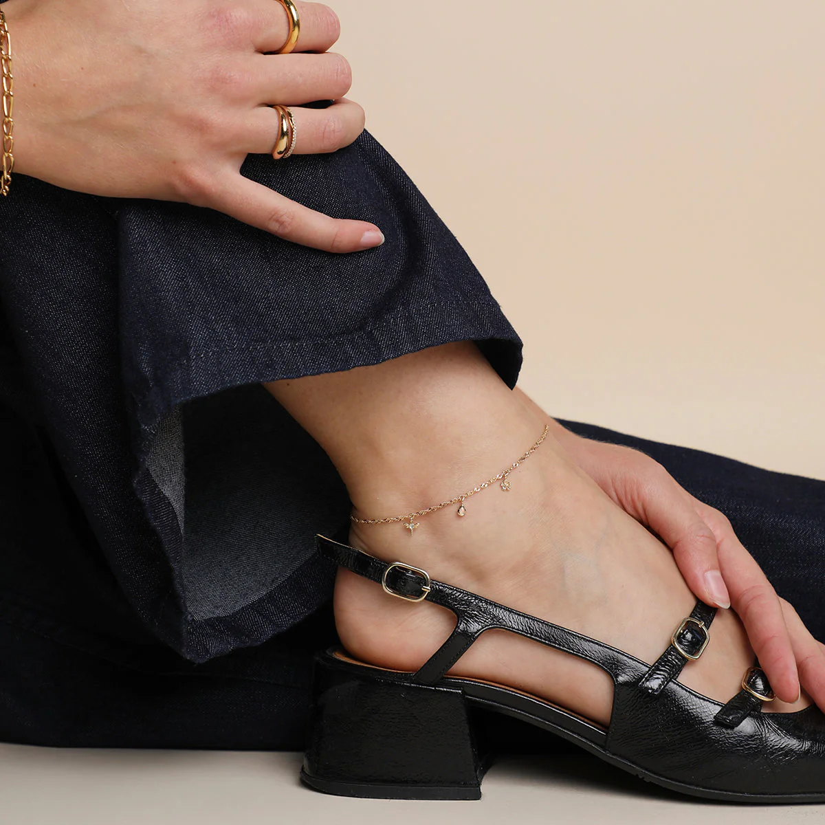 Bold Astrid Story Chain Anklet in Solid Gold - Image 4