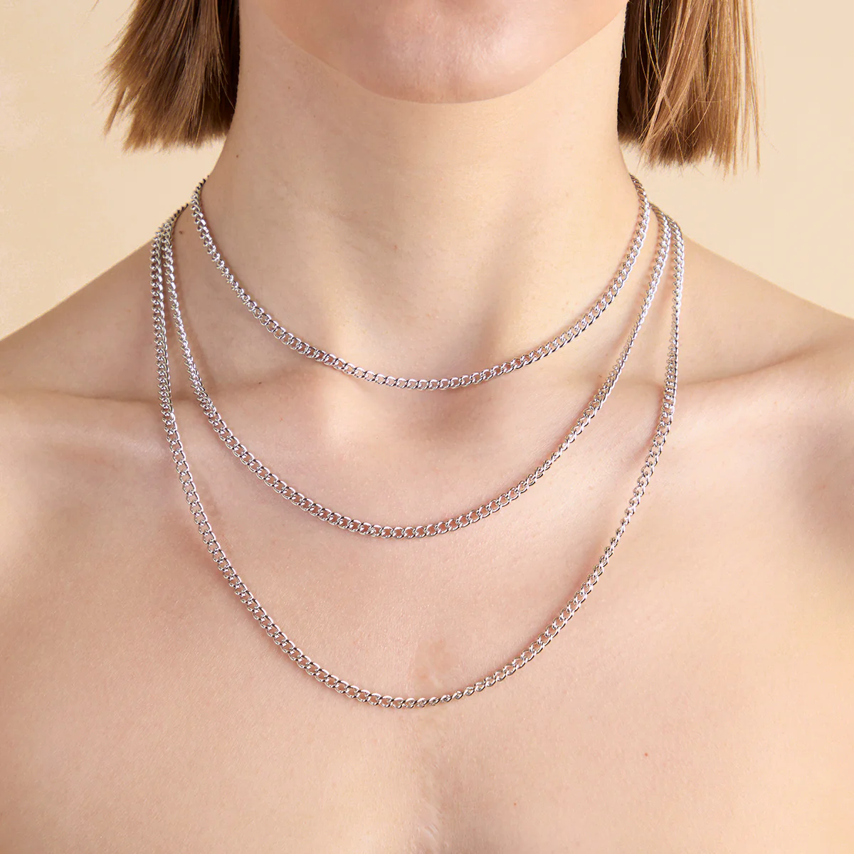 Bold Essential Curb Chain Necklace in Silver - Image 3