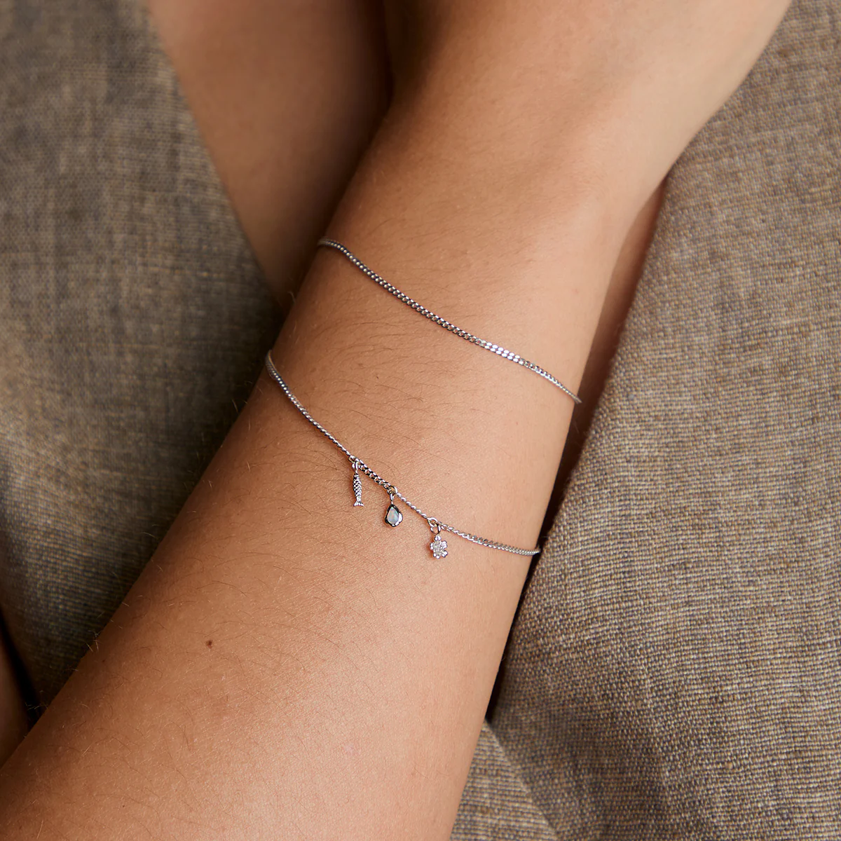 Bold Miyu Chain Bracelet in Solid White Gold - Image 3