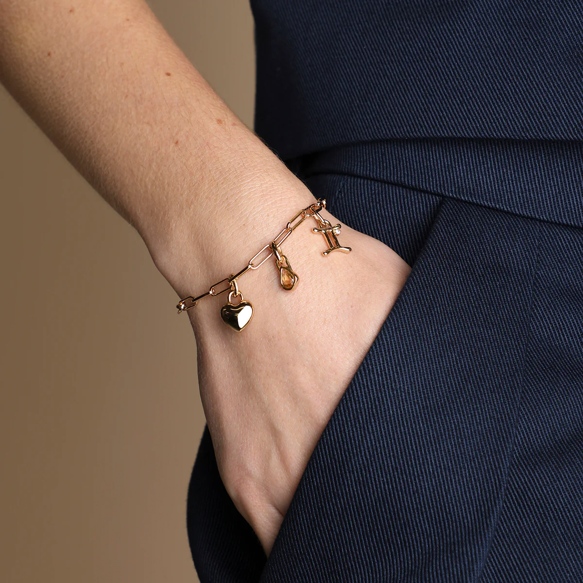Bold Piccadilly Chain Bracelet in Gold - Image 3