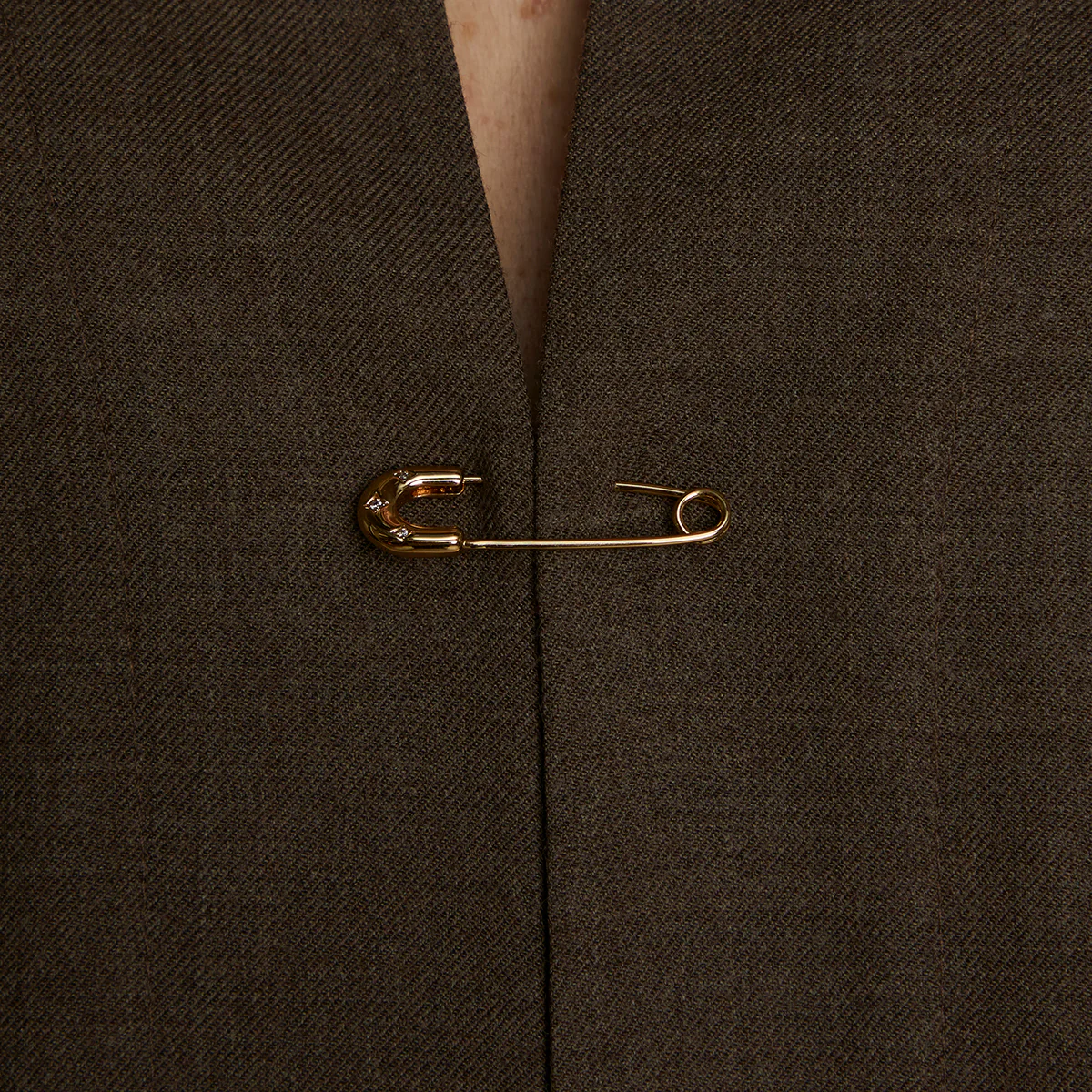 Charm Pin Brooch in Gold - Image 2