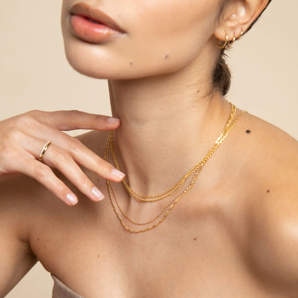 Chelsea Story Chain Necklace in Solid Gold - Image 3