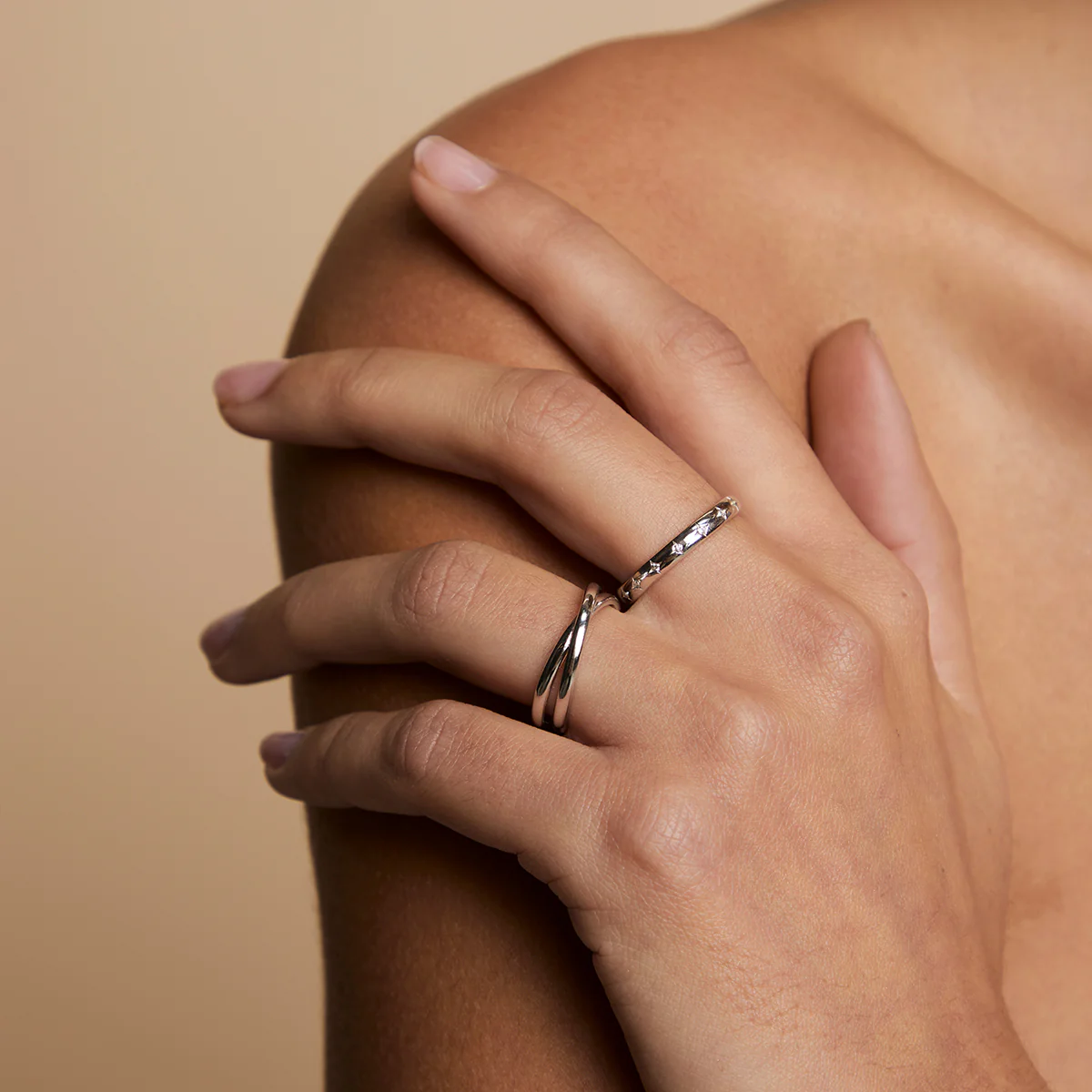 Crossover Illusion Band Ring in Silver - Image 5