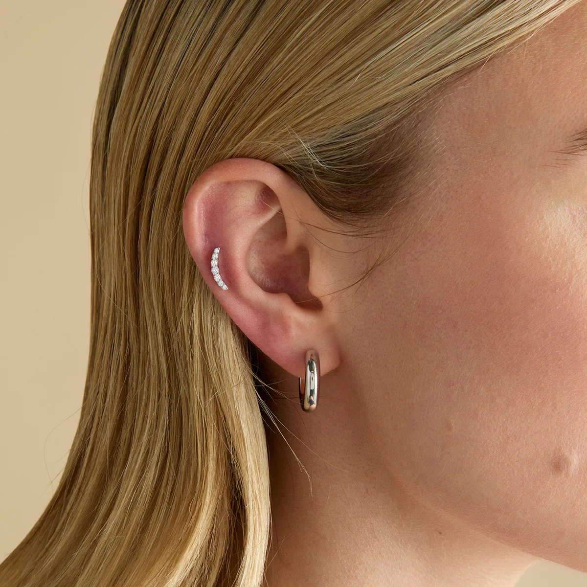 Curved Crystal Titanium Piercing Stud in Platinum - Image 2