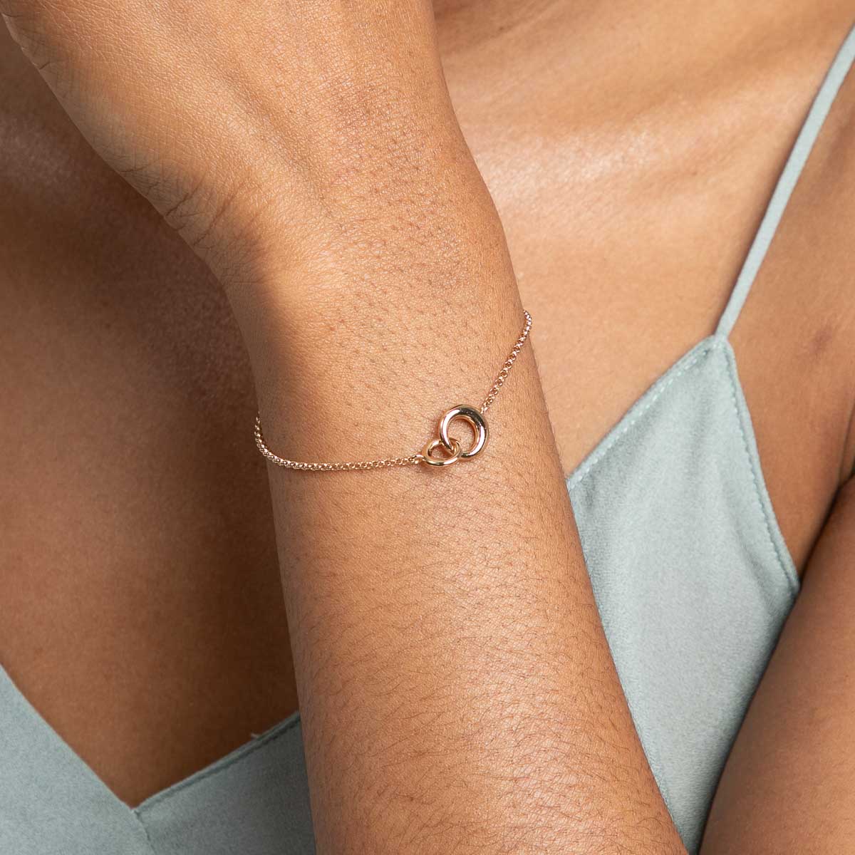 Dome Link Bracelet in Gold - Image 2