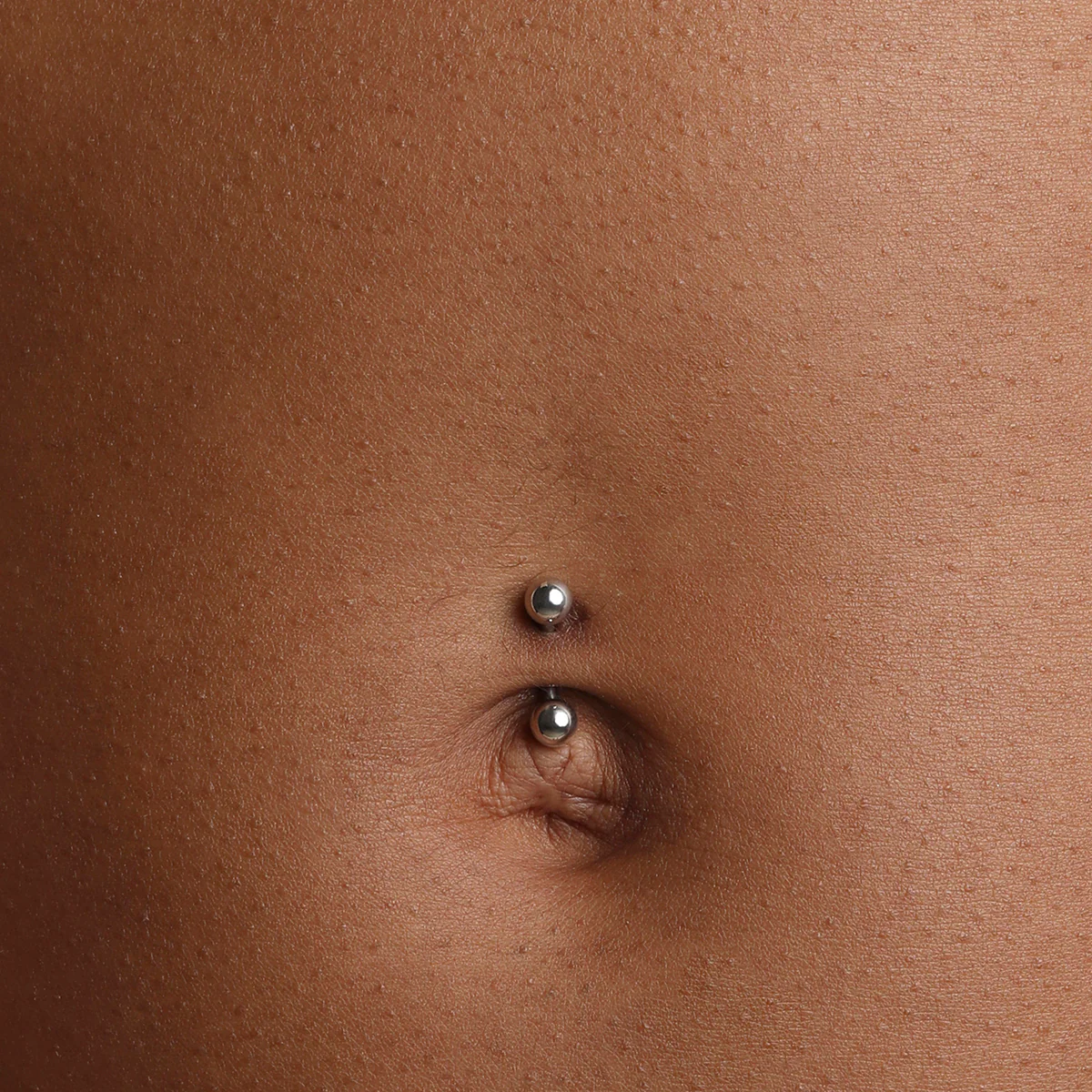 Essential Ball Titanium Belly Bar in Silver - Image 4