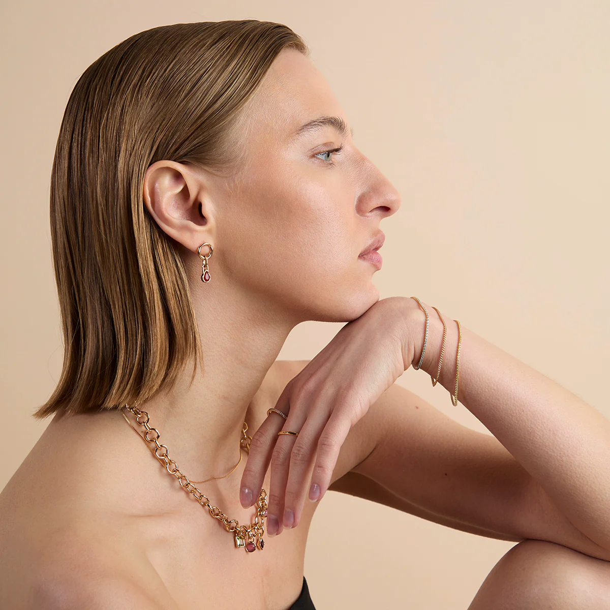 Essential Curb Chain Bracelet in Gold - Image 6