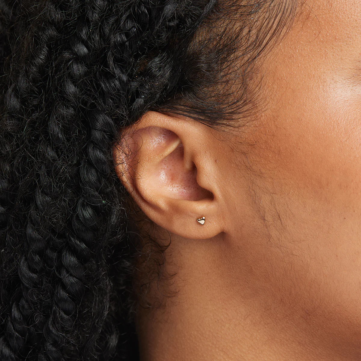 Heart Stud Earrings in Gold - Image 3