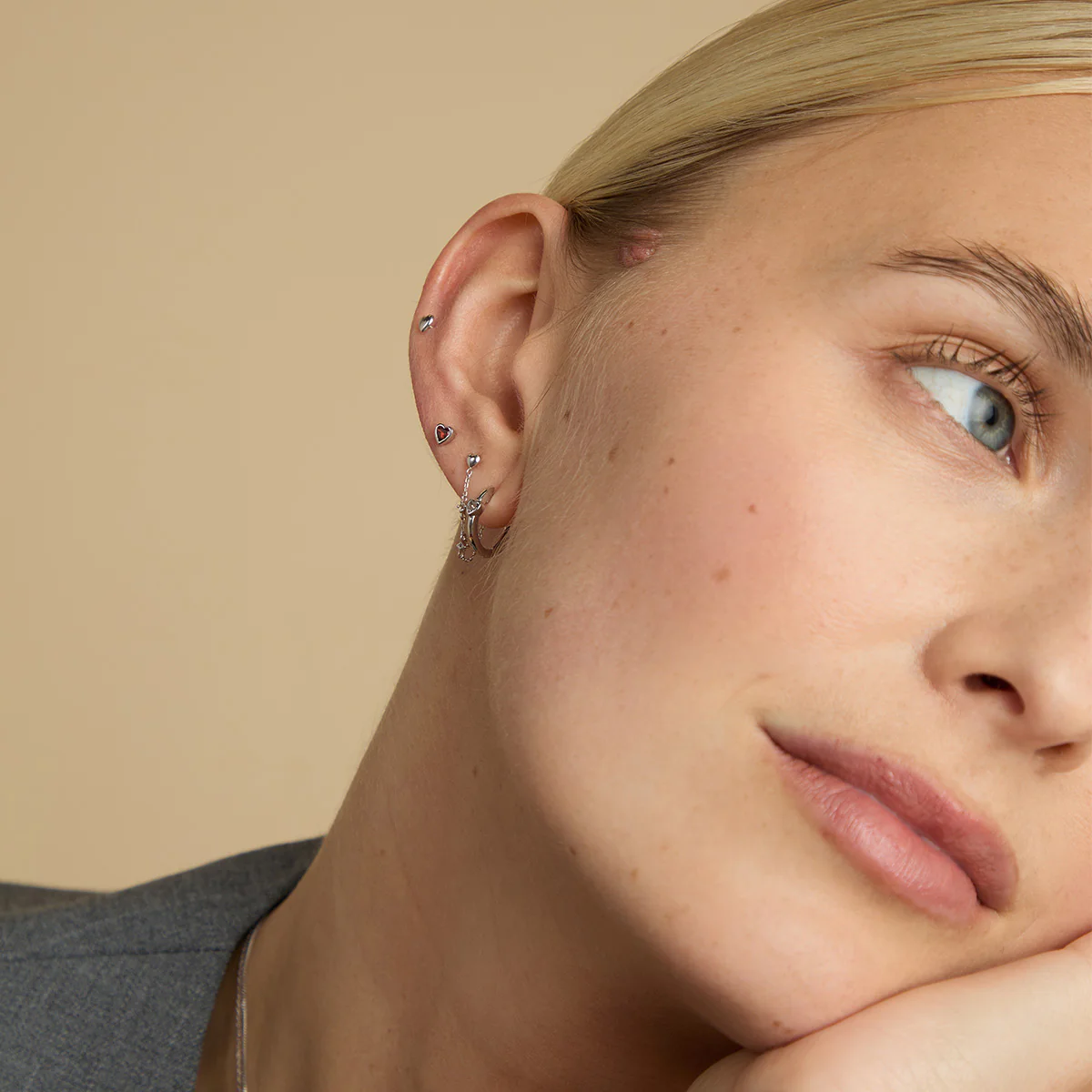Heart Topaz Chain Studs in Solid White Gold - Image 4