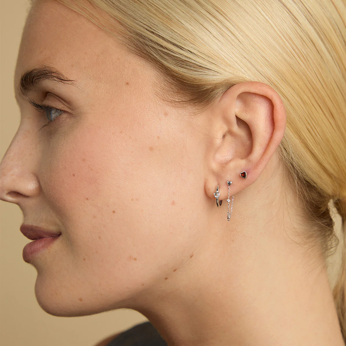 Heart Topaz Piercing Hoop in Solid White Gold - Image 3
