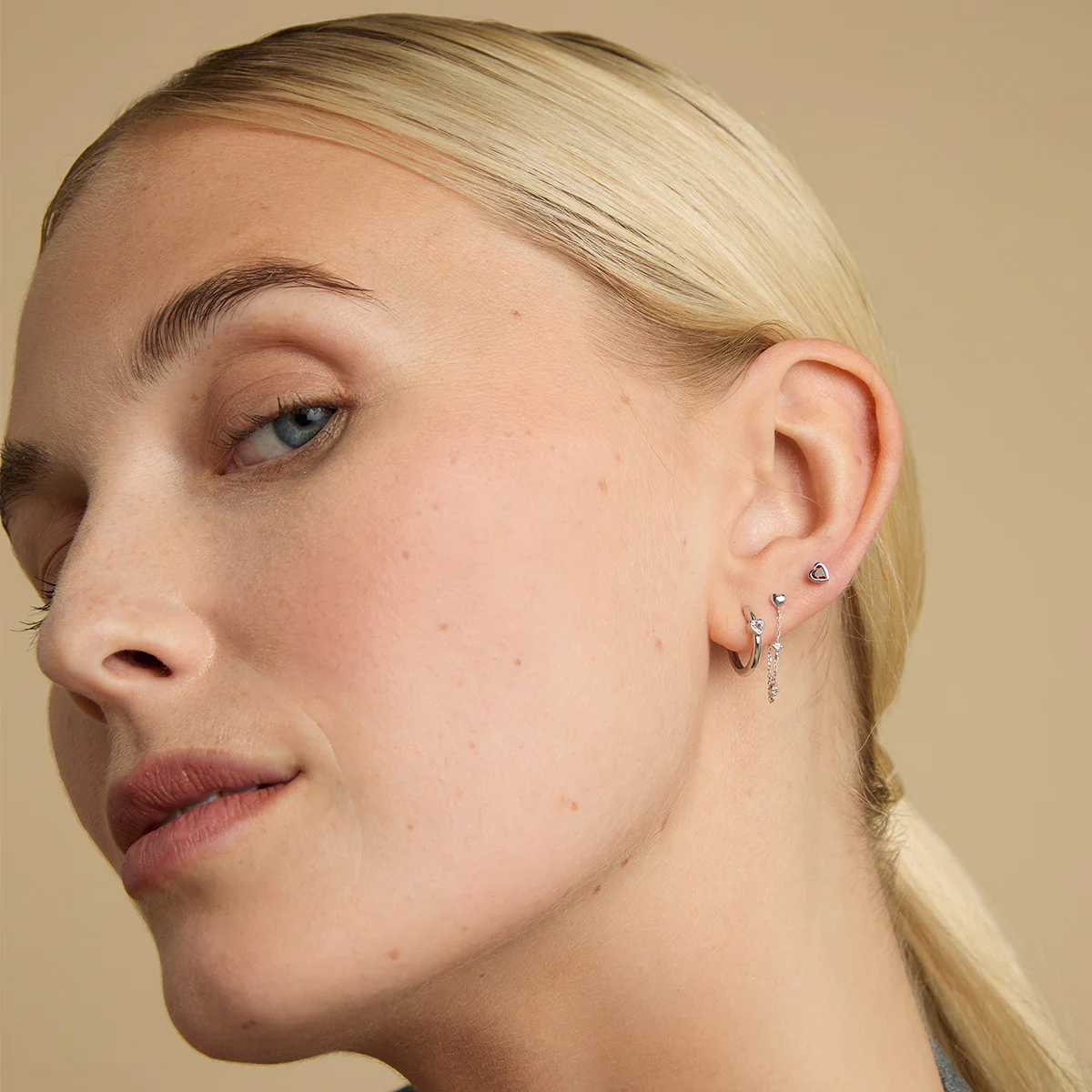 Heart Topaz Piercing Hoop in Solid White Gold - Image 6