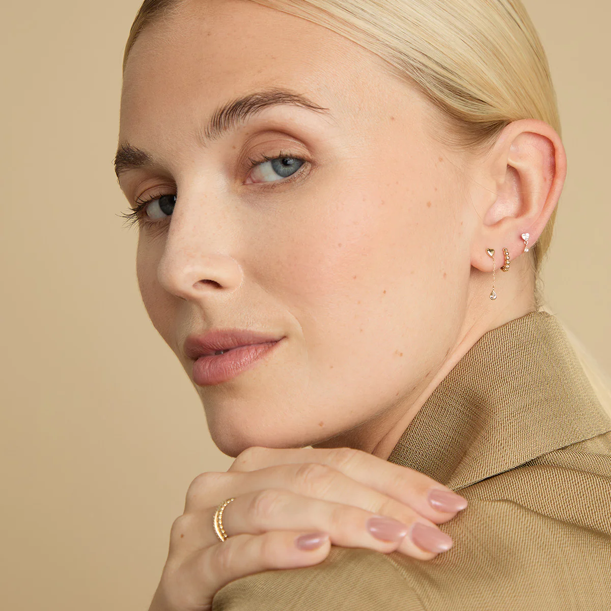 Heart White Topaz Piercing Stud in Solid Gold - Image 4
