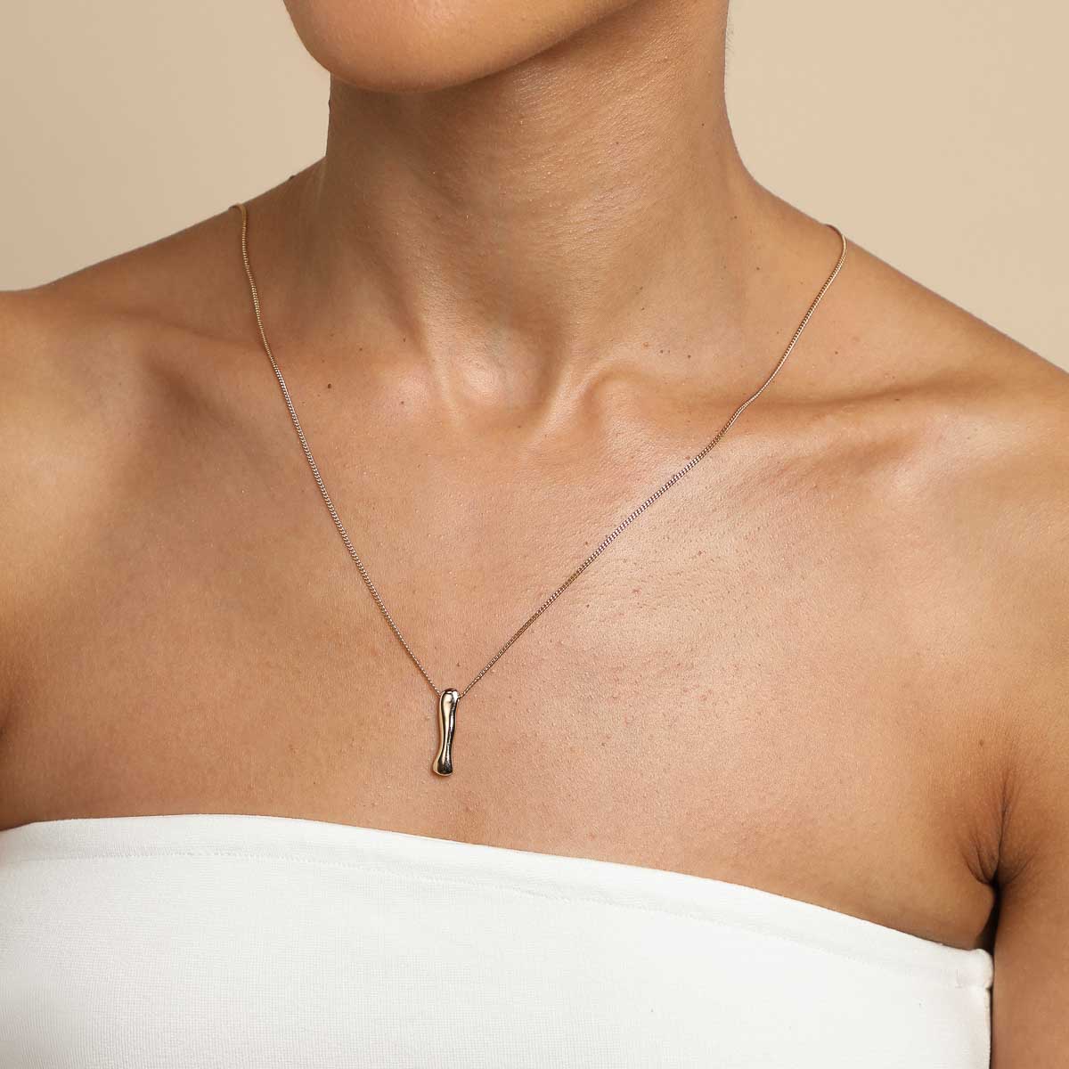I Initial Bold Pendant Necklace in Gold - Image 2