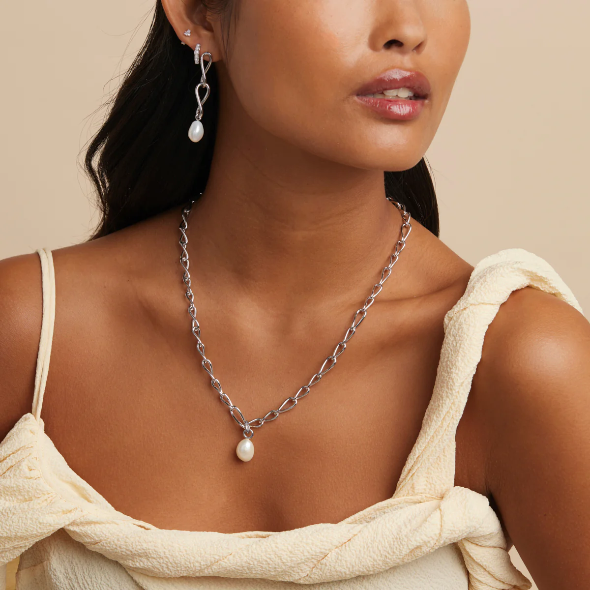 Infinite Pearl Bold Lariat Necklace in Silver - Image 5