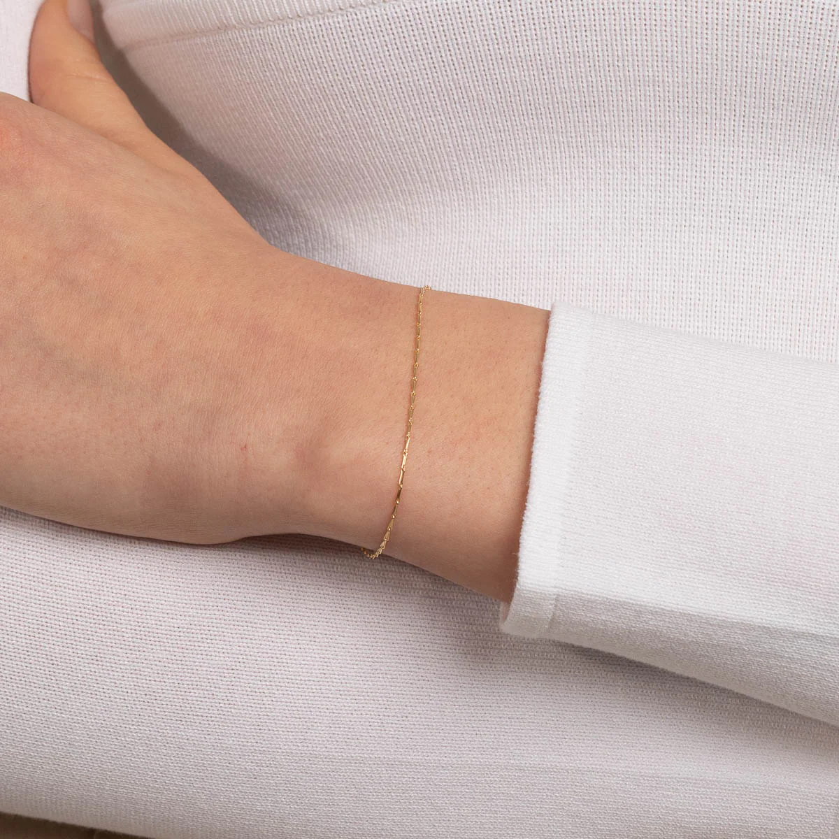 Marylebone Chain Bracelet in Solid Gold - Image 2