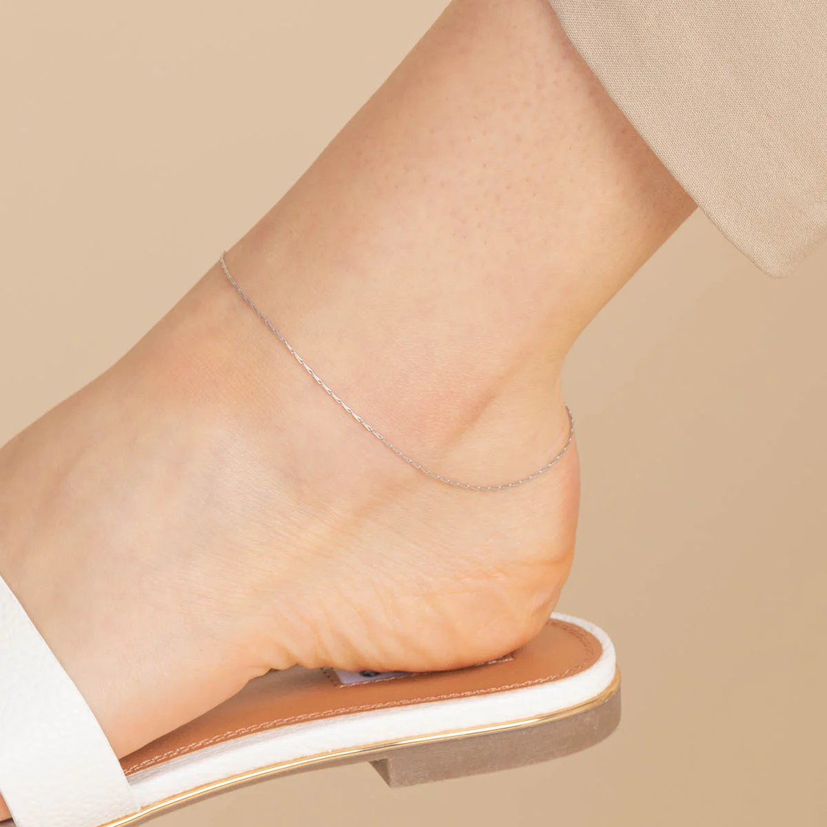 Marylebone Story Chain Anklet in Solid White Gold - Image 2