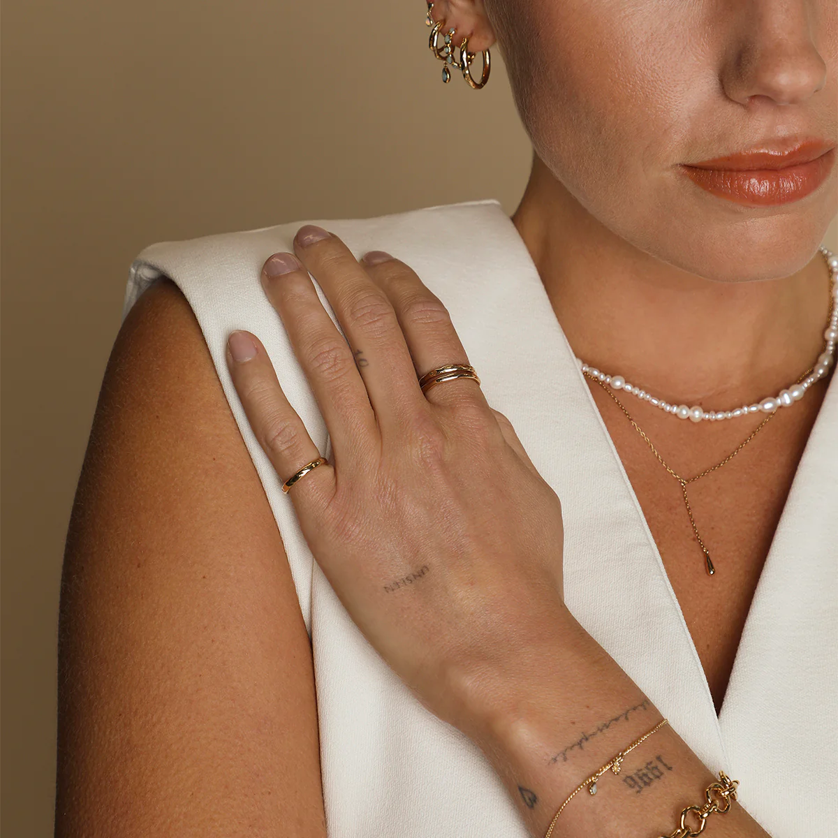 Molten Charm Lariat Necklace in Gold - Image 3