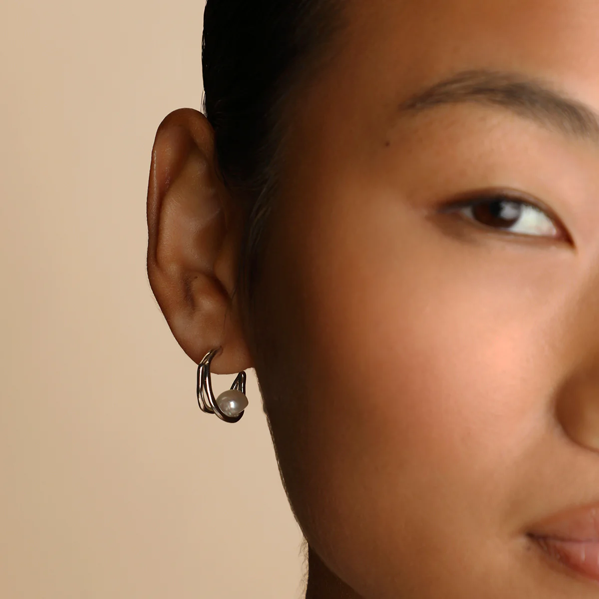 Molten Illusion Pearl Hoops in Silver - Image 3