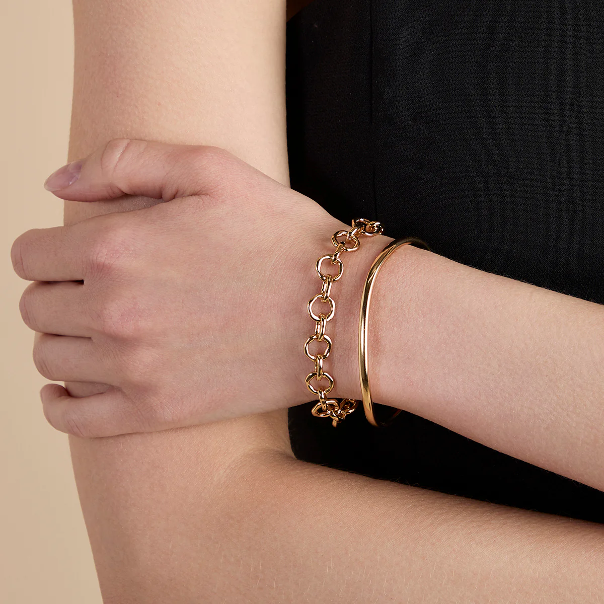 Molten Link Chain Bracelet in Gold - Image 3