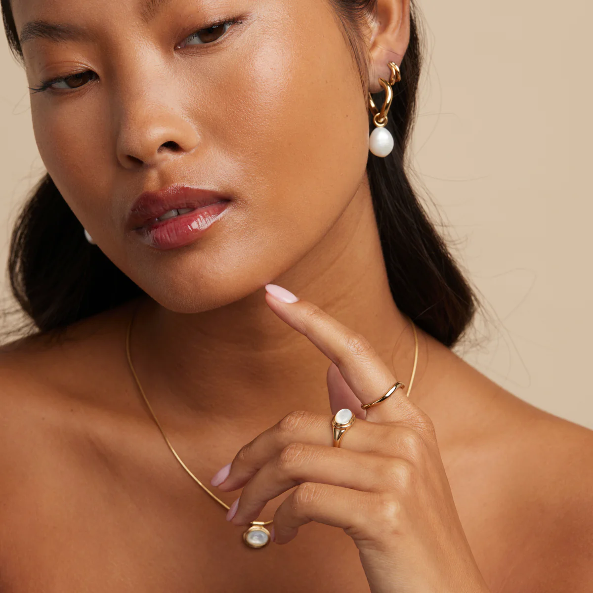 Mother of Pearl Cocktail Ring in Gold - Image 6