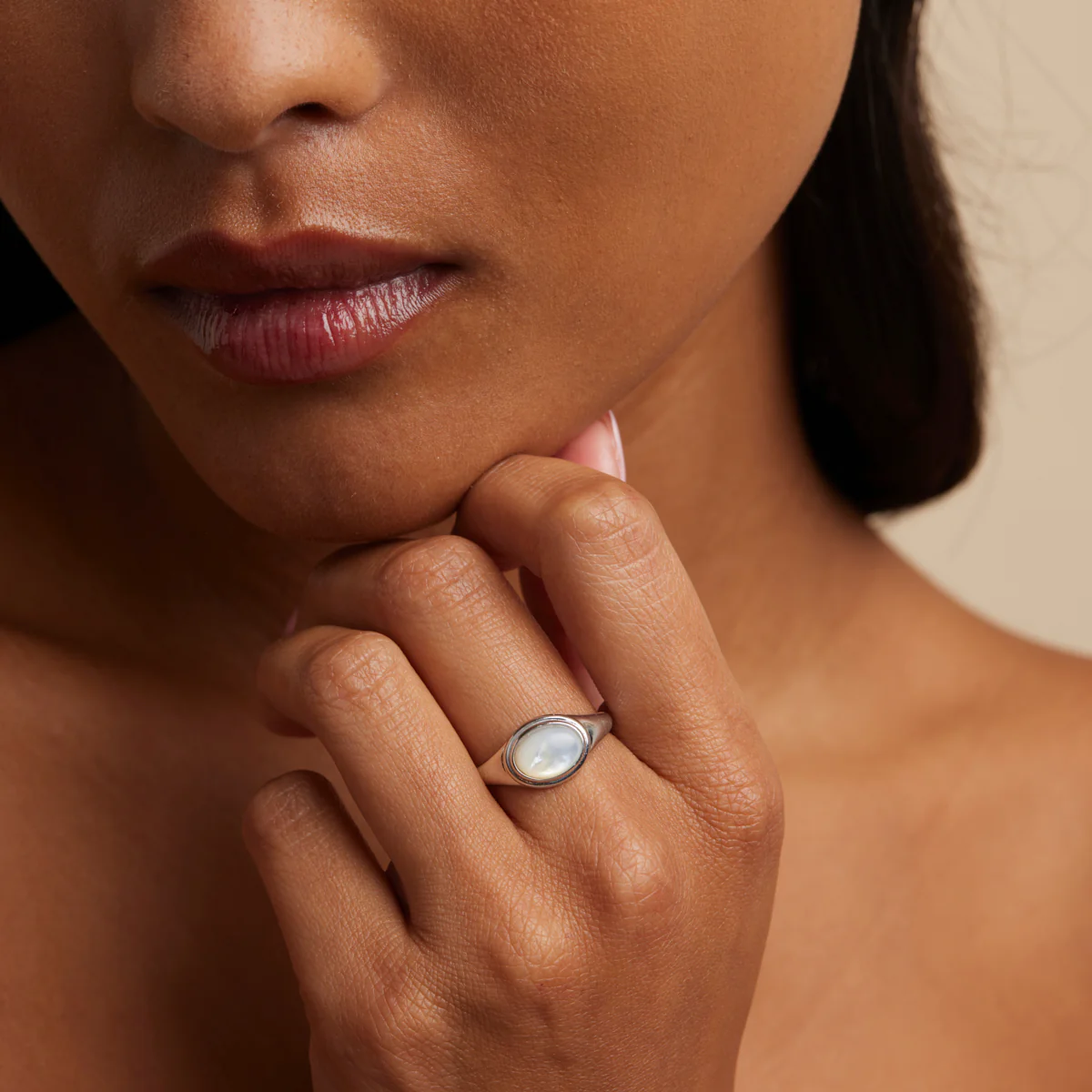 Mother of Pearl Cocktail Ring in Silver - Image 4
