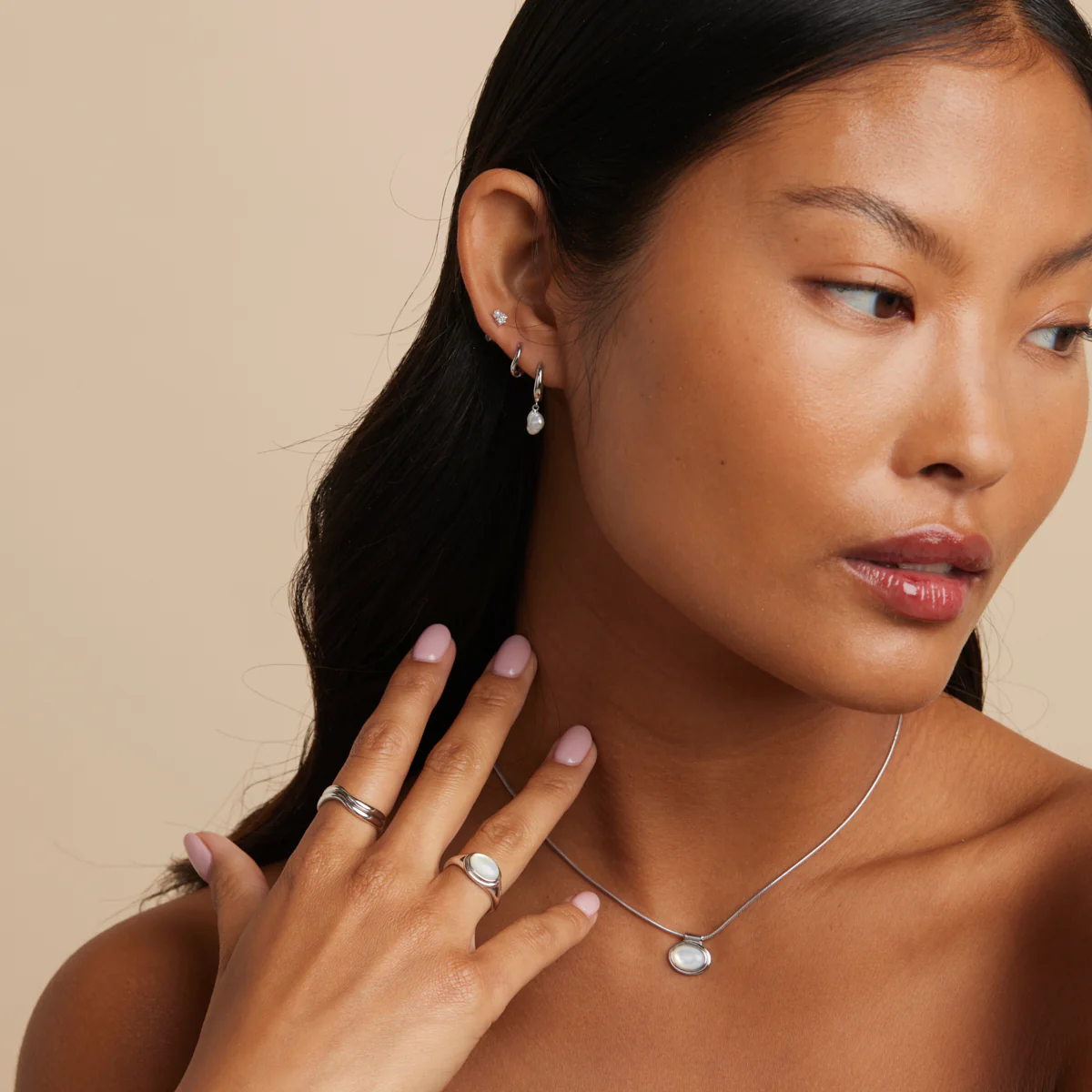 Mother of Pearl Cocktail Ring in Silver - Image 5