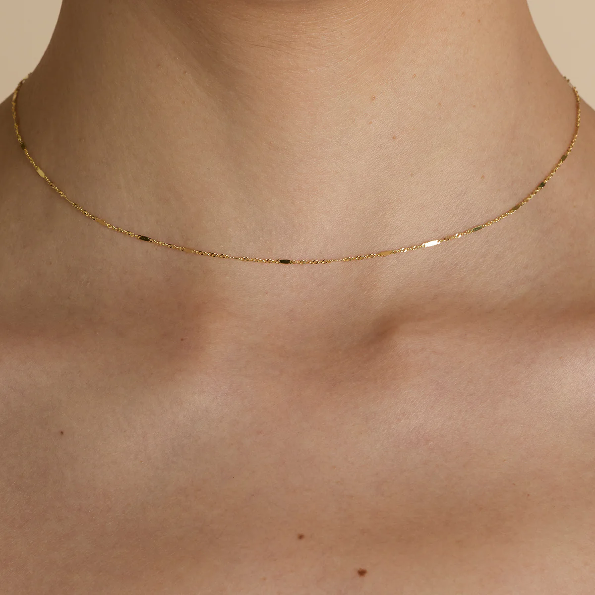 Astrid Chain Necklace in Solid Gold - Image 2