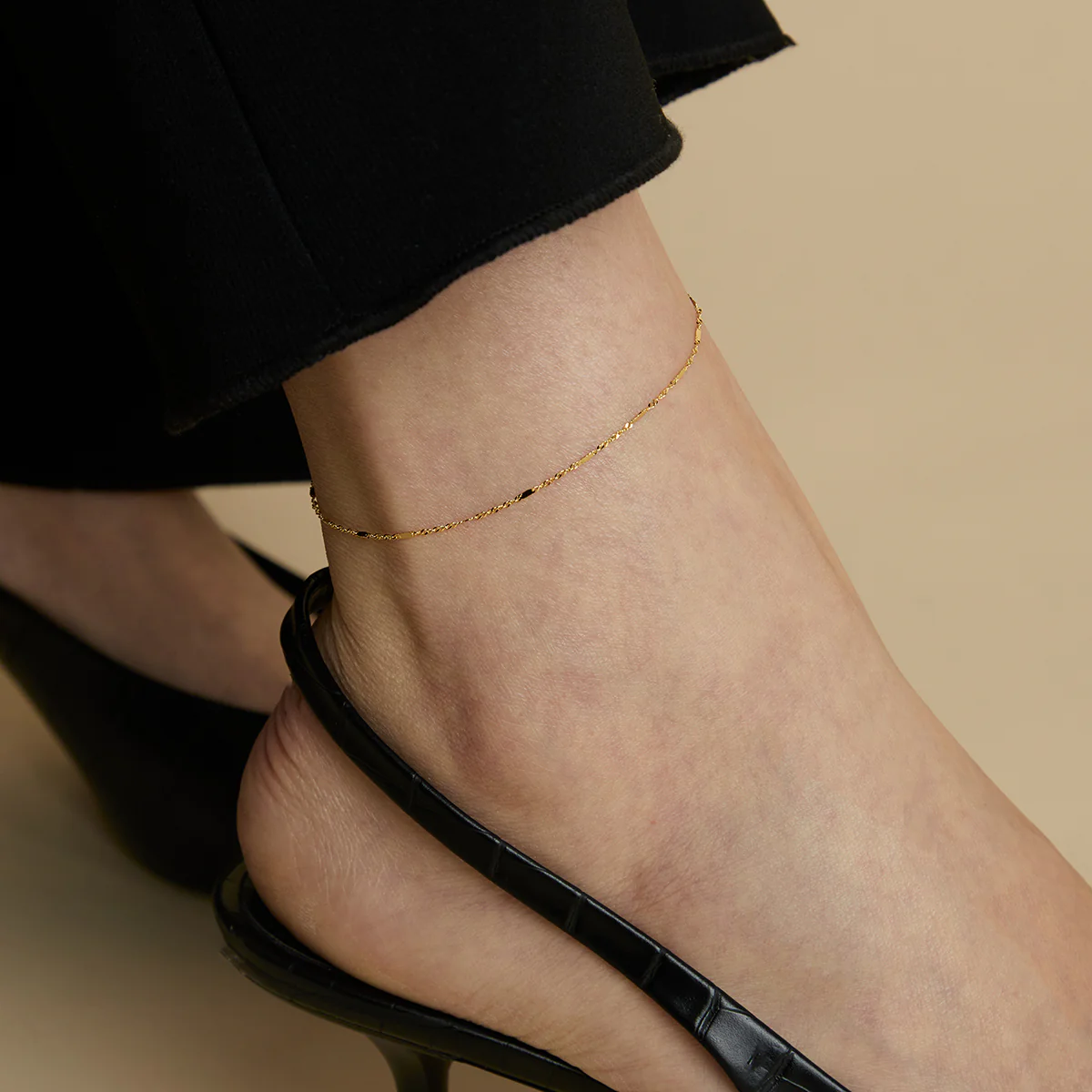 Astrid Story Chain Anklet in Solid Gold - Image 4