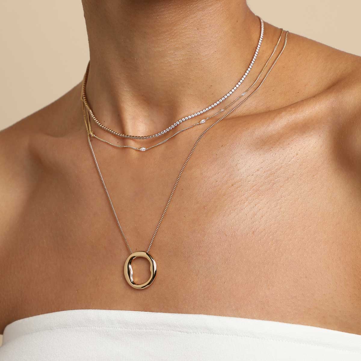 O Initial Bold Pendant Necklace in Gold - Image 3