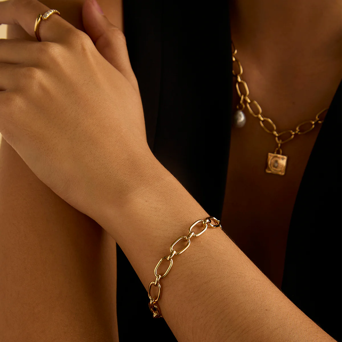Open Link Chain Bracelet in Gold - Image 5