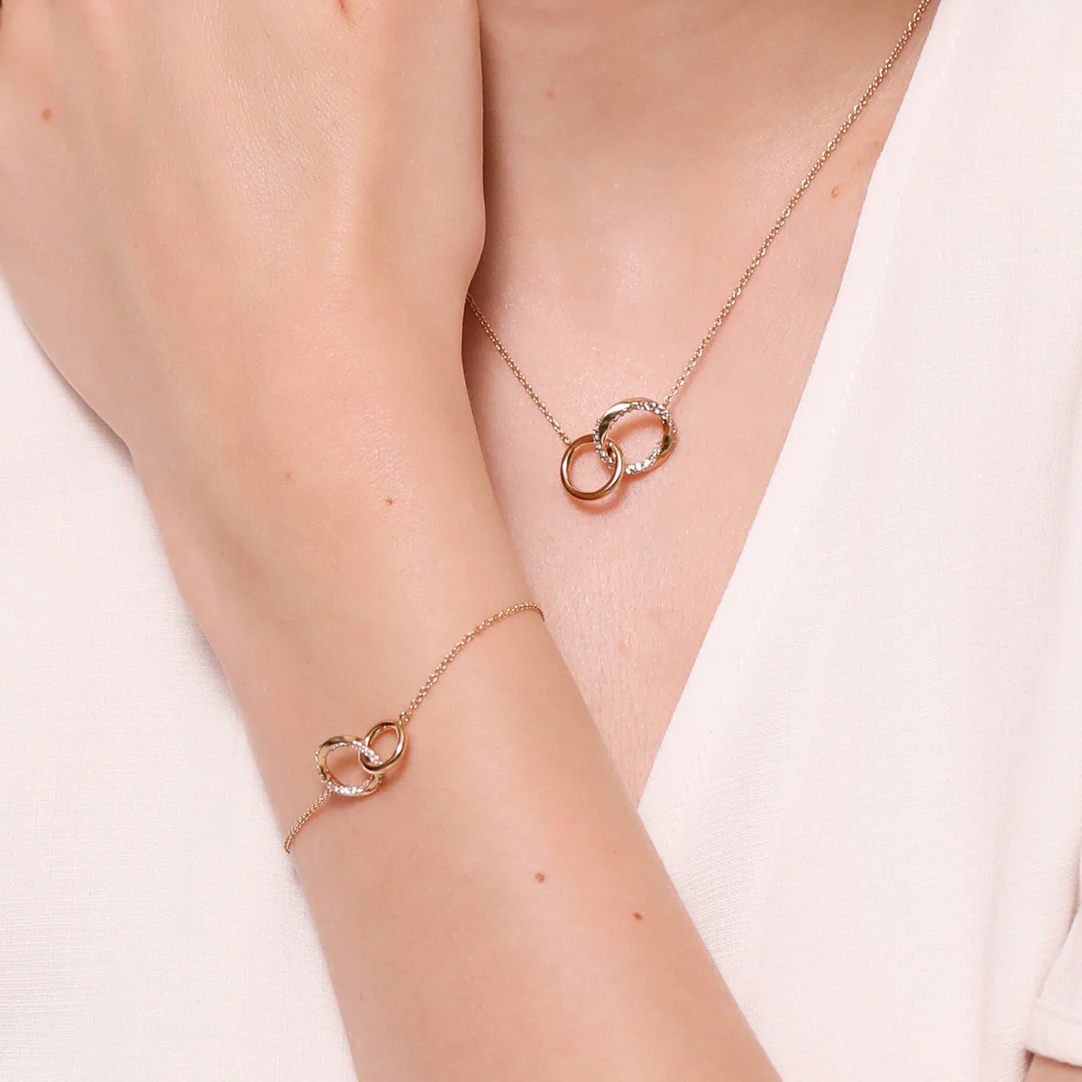 Orbit Crystal Chain Necklace in Gold - Image 4