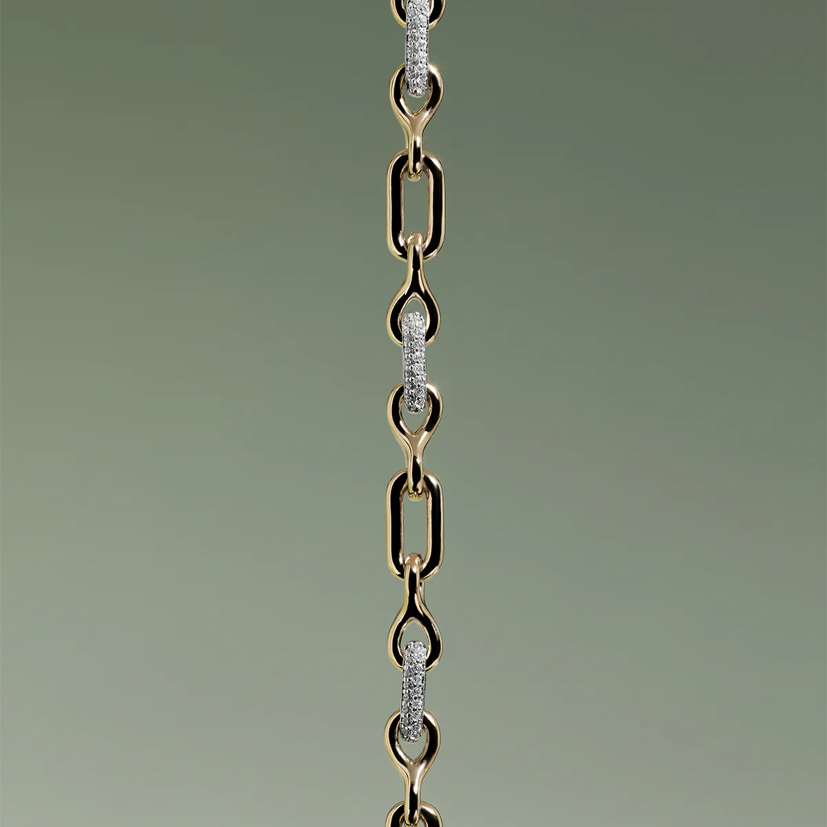 Pavé Chain Link Bracelet in Gold - Image 4