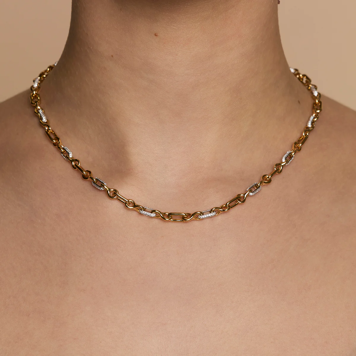 Pavé Chain Link Necklace in Gold - Image 2