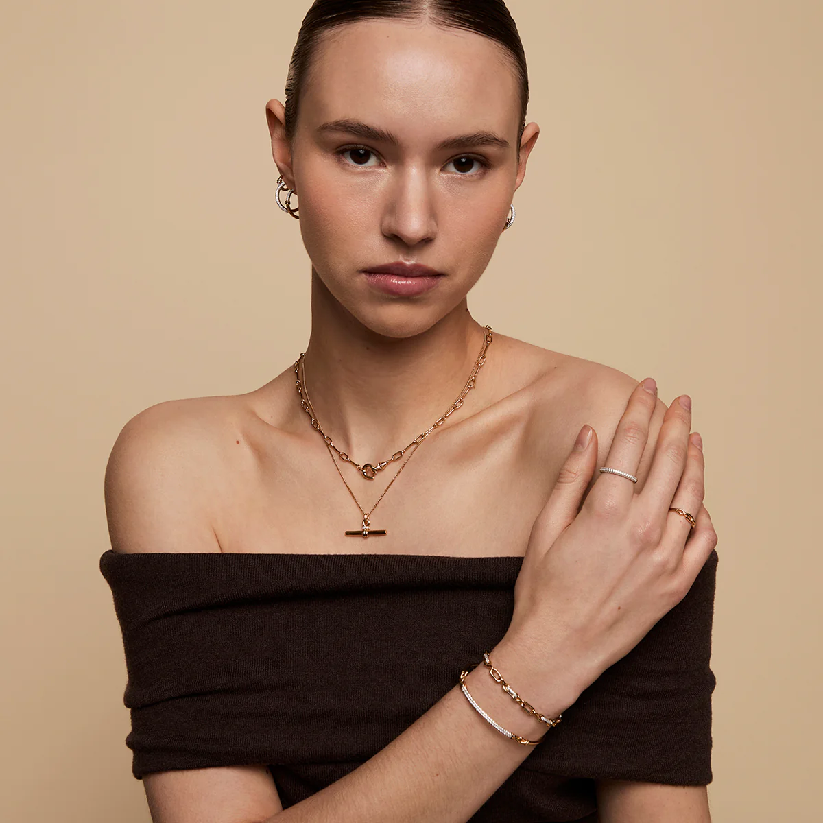 Pavé Knot Bangle in Gold - Image 5