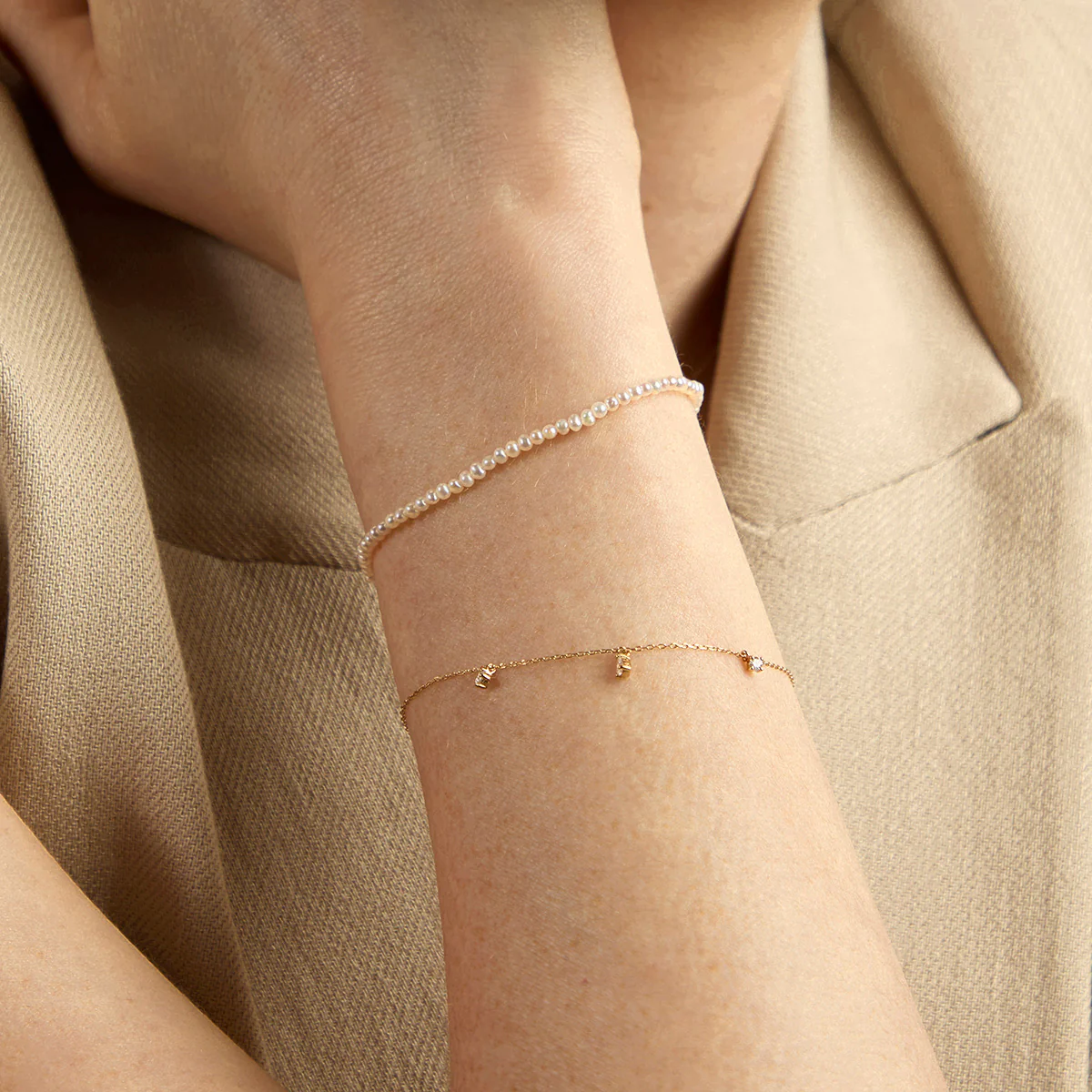 Pearl Beaded Bracelet in Solid Gold - Image 4