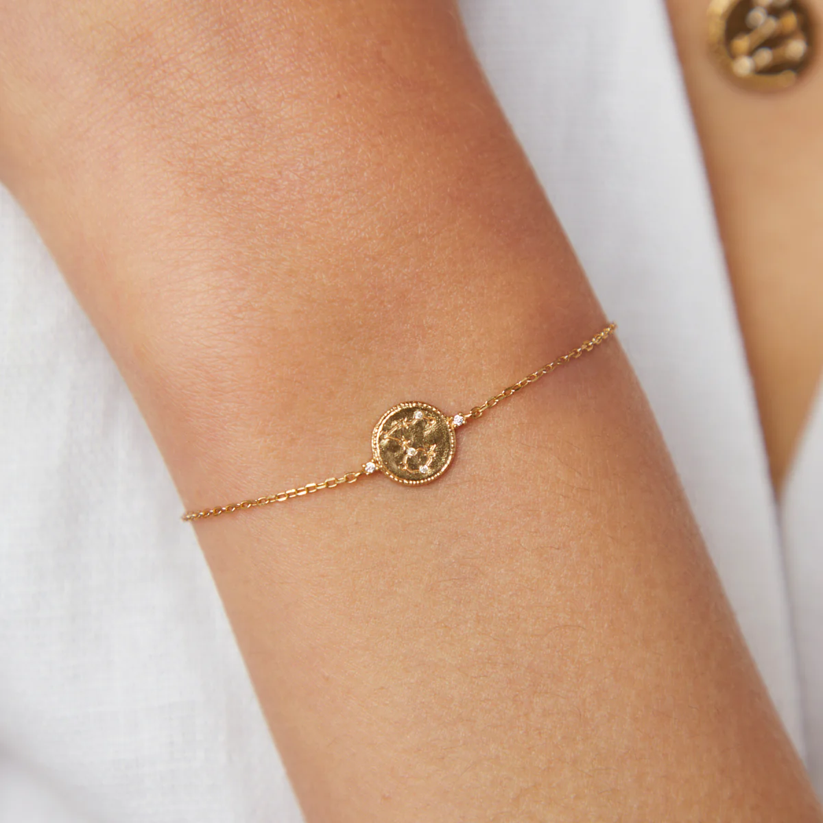 Pisces Zodiac Bracelet in Gold - Image 2