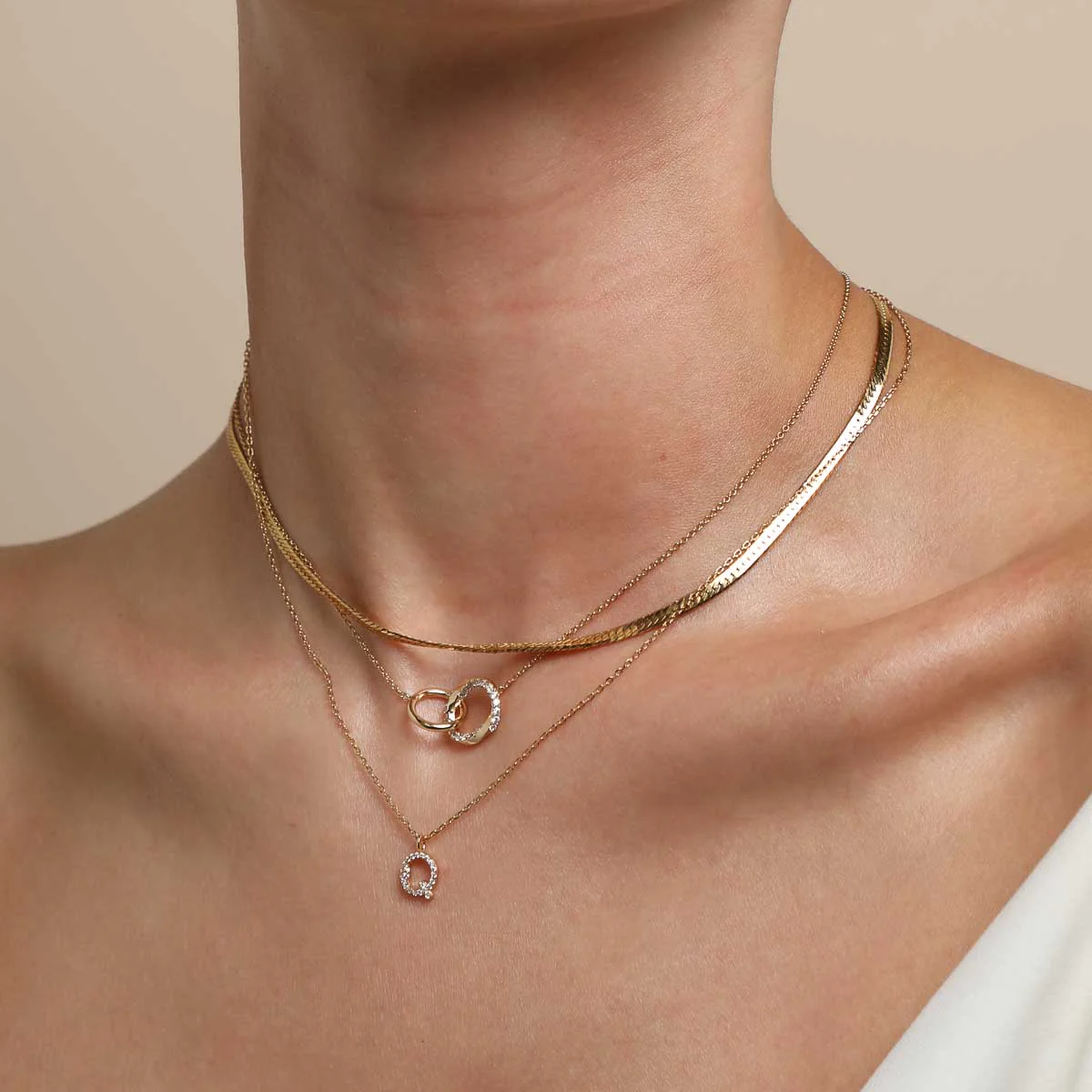 Q Initial Pavé Pendant Necklace in Gold - Image 3