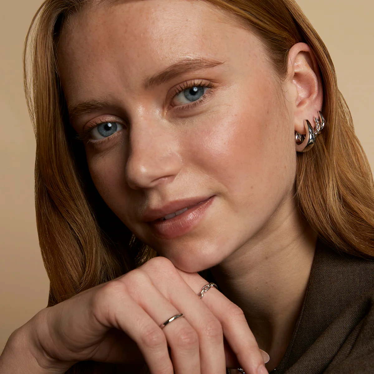 Saddle Medium Hoops in Silver - Image 4