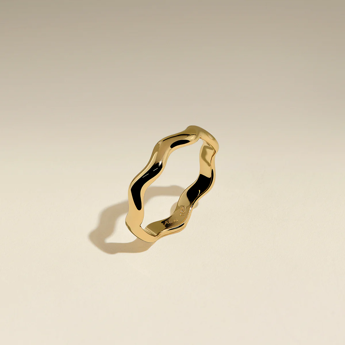 Scalloped Band Ring in Gold