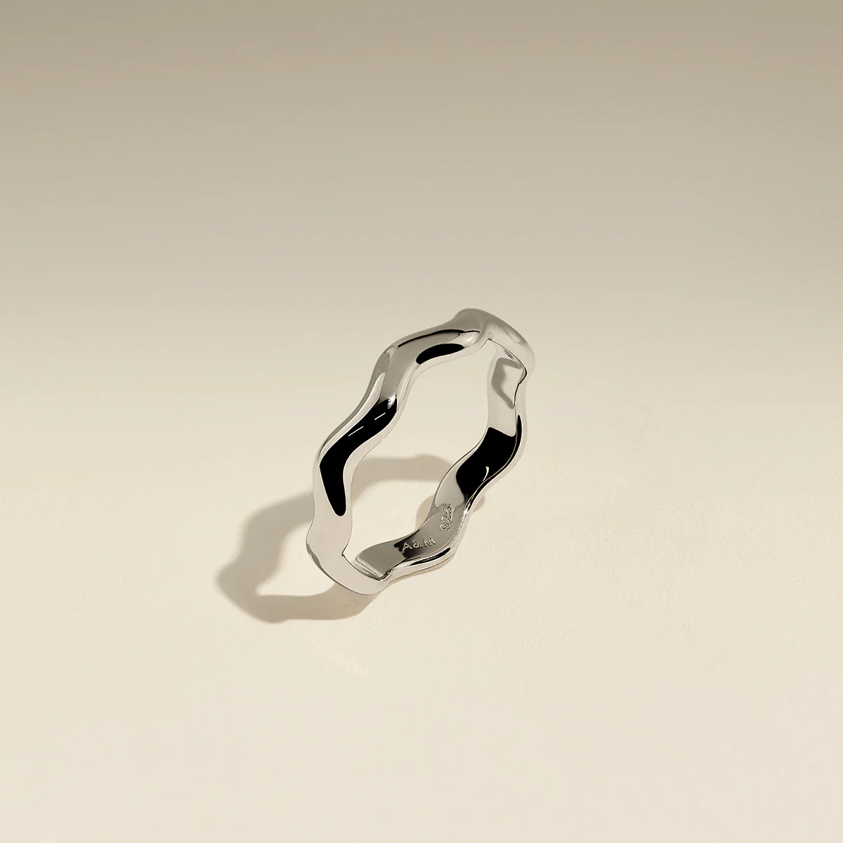 Scalloped Band Ring in Silver