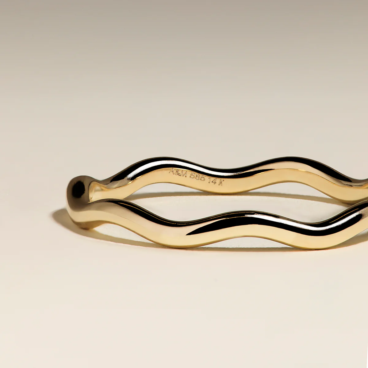 Scalloped Band Ring in Solid Gold - Image 4