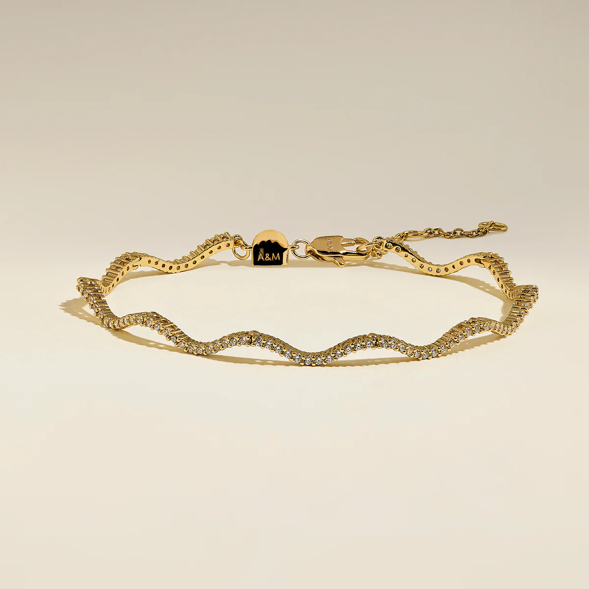 Scalloped Tennis Chain Bracelet in Gold