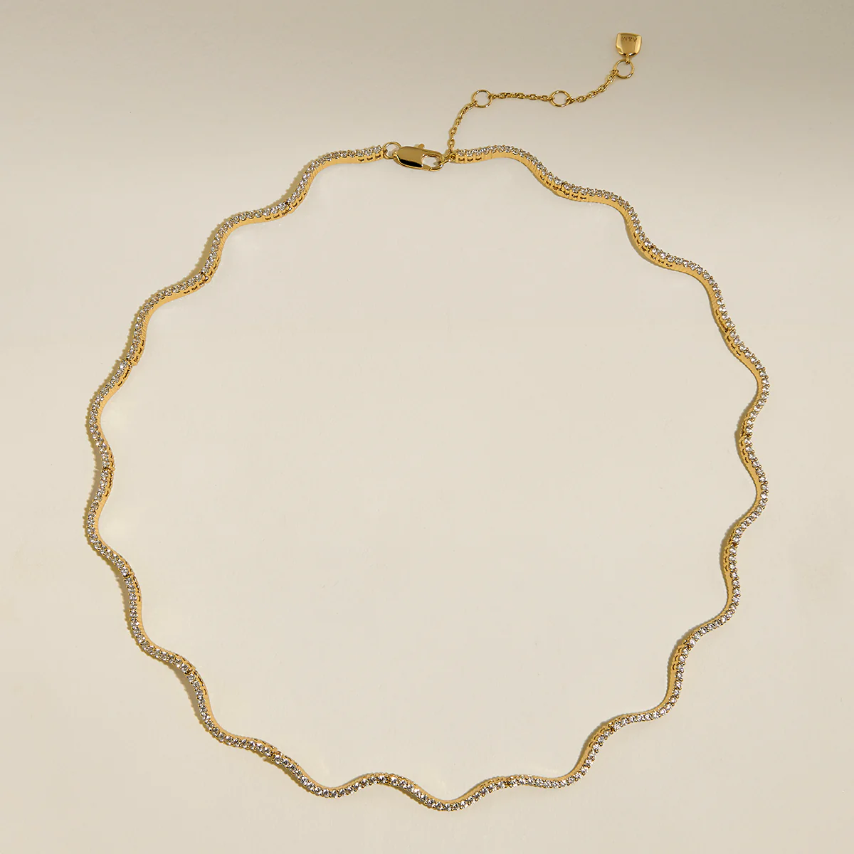 Scalloped Tennis Chain Necklace in Gold