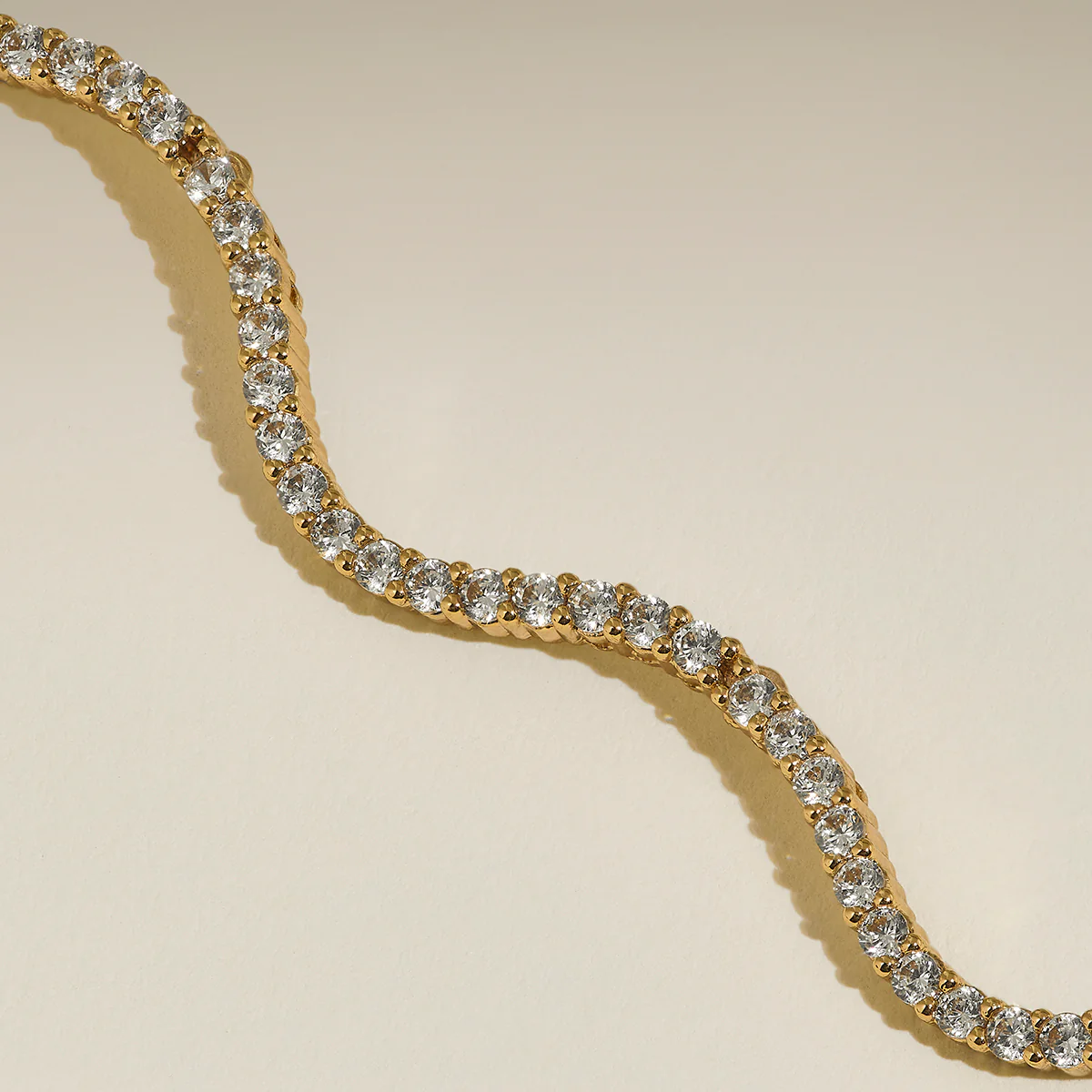 Scalloped Tennis Chain Necklace in Gold - Image 4