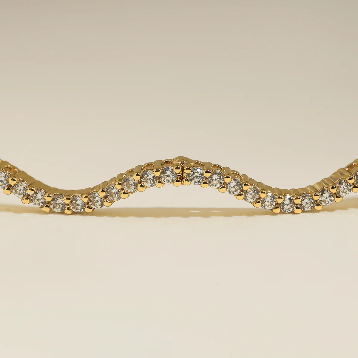 Scalloped Tennis Chain Necklace in Gold - Image 5