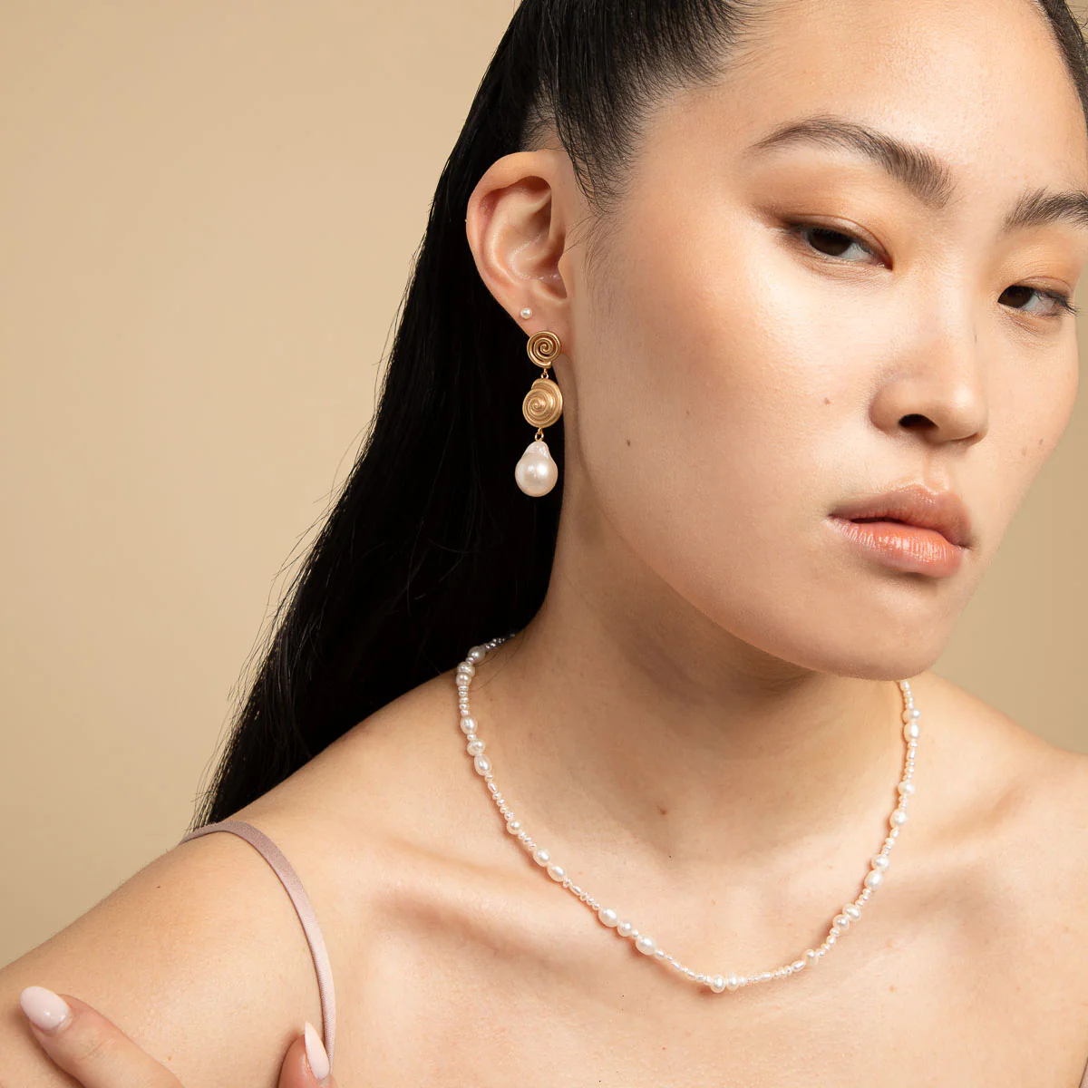 Serenity Pearl Beaded Necklace in Gold - Image 3