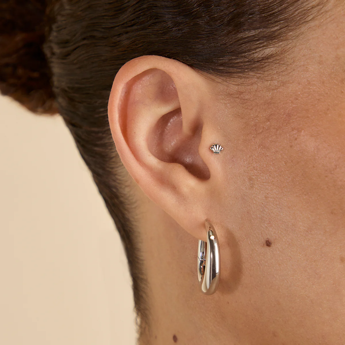 Shell Titanium Piercing Stud in Platinum - Image 2