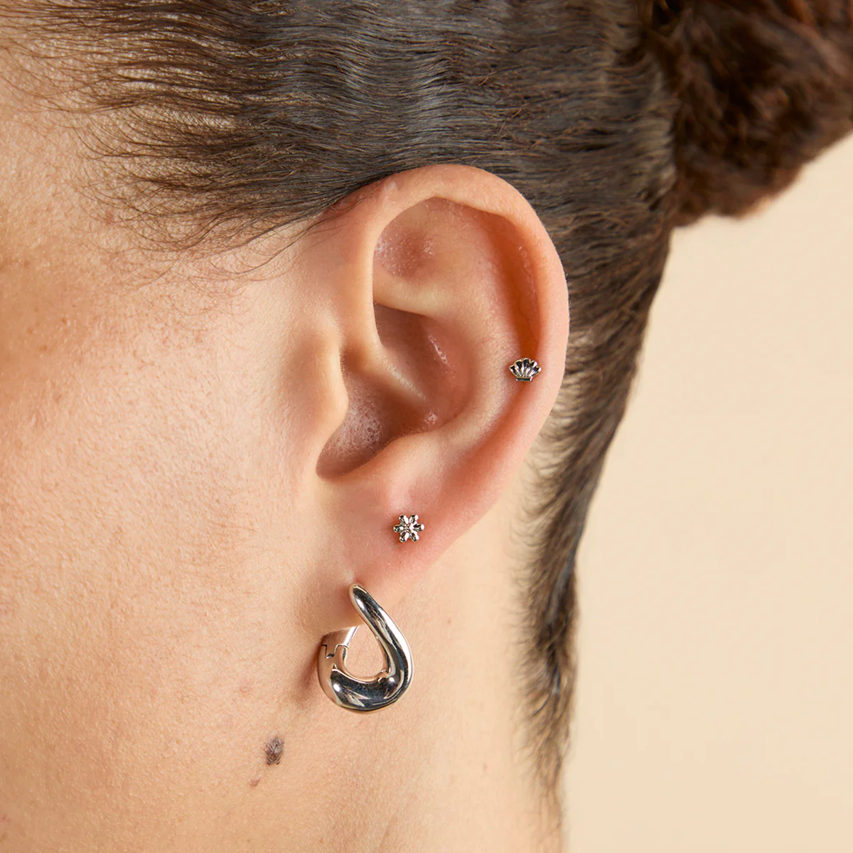 Shell Titanium Piercing Stud in Platinum - Image 3