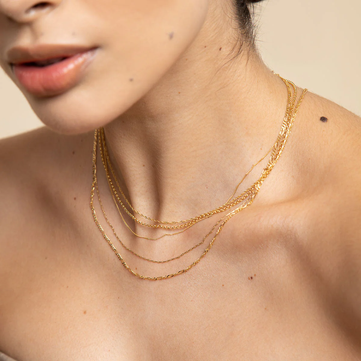 Soho Story Chain Necklace in Solid Gold - Image 3
